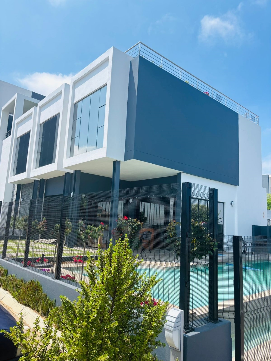 2 Bedroom Property for Sale in Carlswald Gauteng