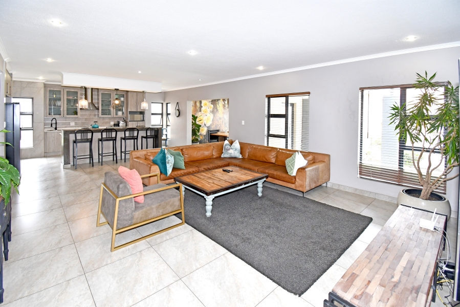 4 Bedroom Property for Sale in Thatch Hill Estate Gauteng