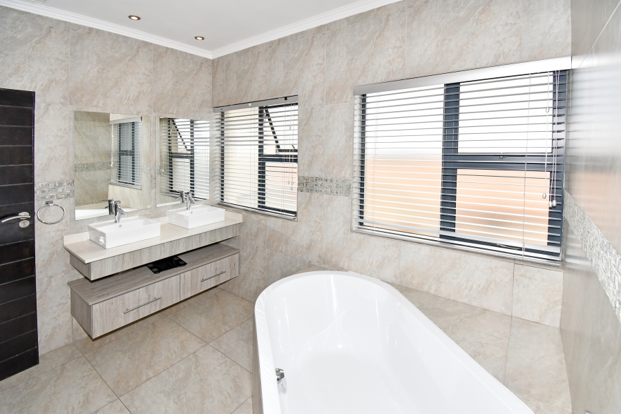 4 Bedroom Property for Sale in Thatch Hill Estate Gauteng