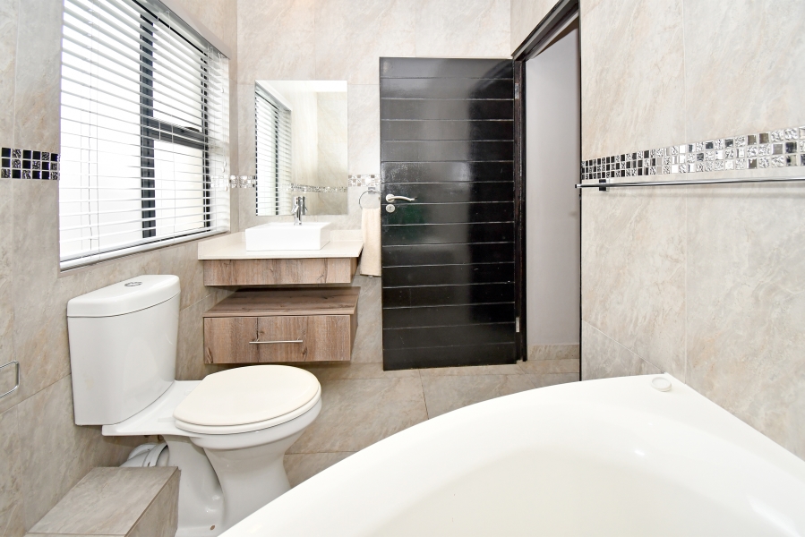 4 Bedroom Property for Sale in Thatch Hill Estate Gauteng