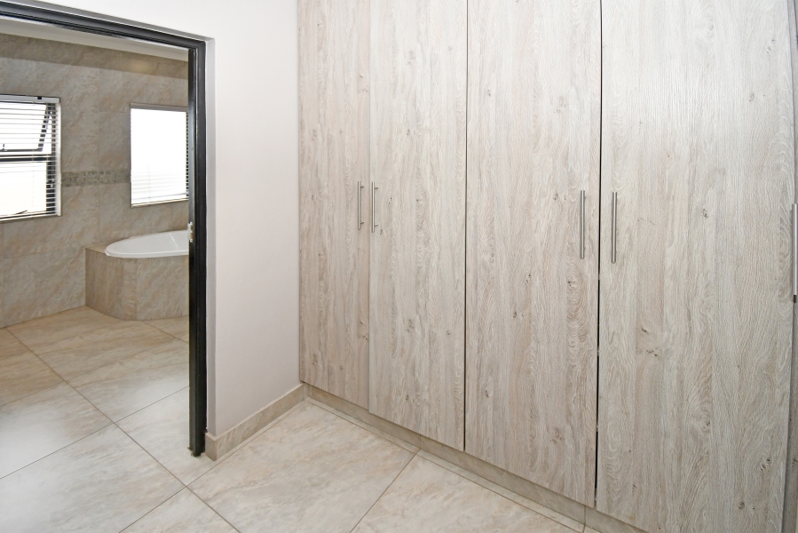 4 Bedroom Property for Sale in Thatch Hill Estate Gauteng