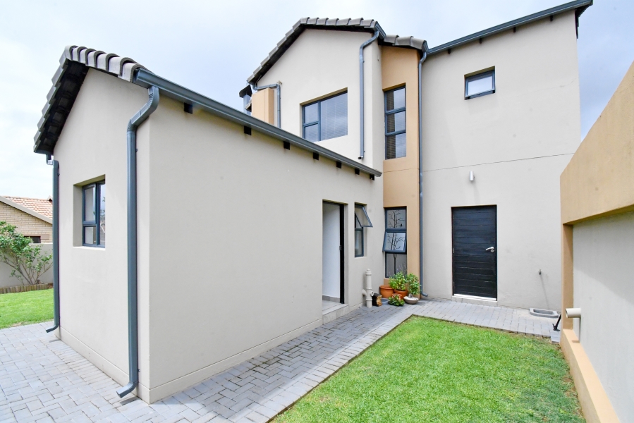 4 Bedroom Property for Sale in Thatch Hill Estate Gauteng