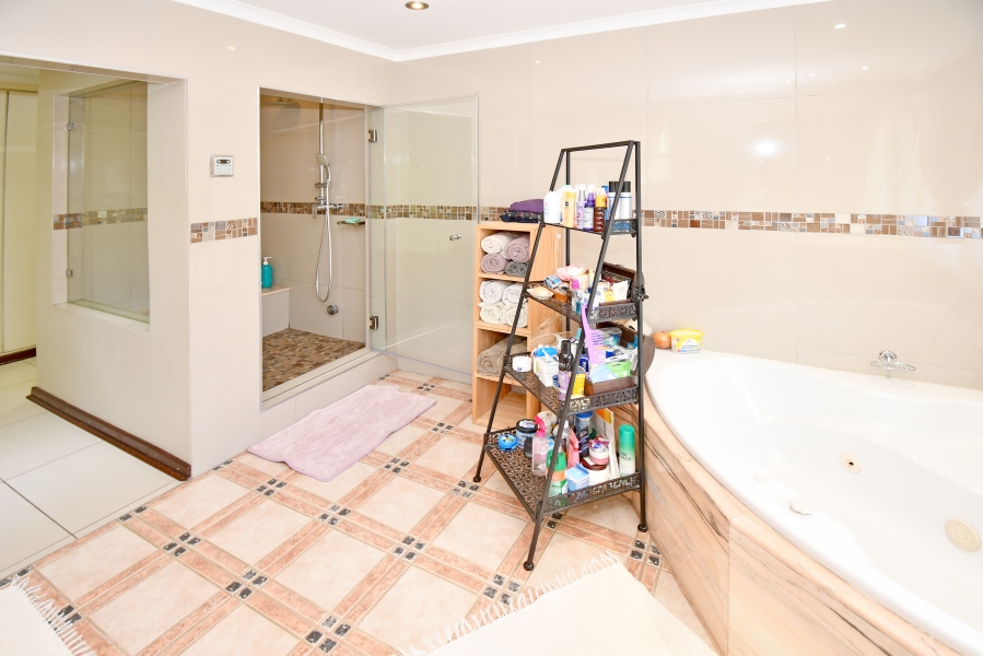 6 Bedroom Property for Sale in Farmall A H Gauteng