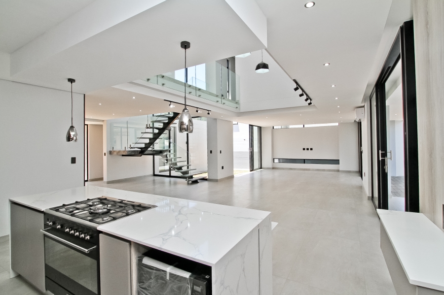 4 Bedroom Property for Sale in Oaklands Gauteng