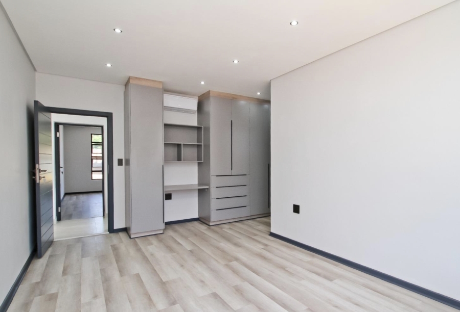 4 Bedroom Property for Sale in Oaklands Gauteng