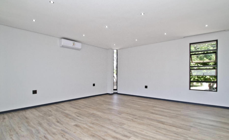 4 Bedroom Property for Sale in Oaklands Gauteng