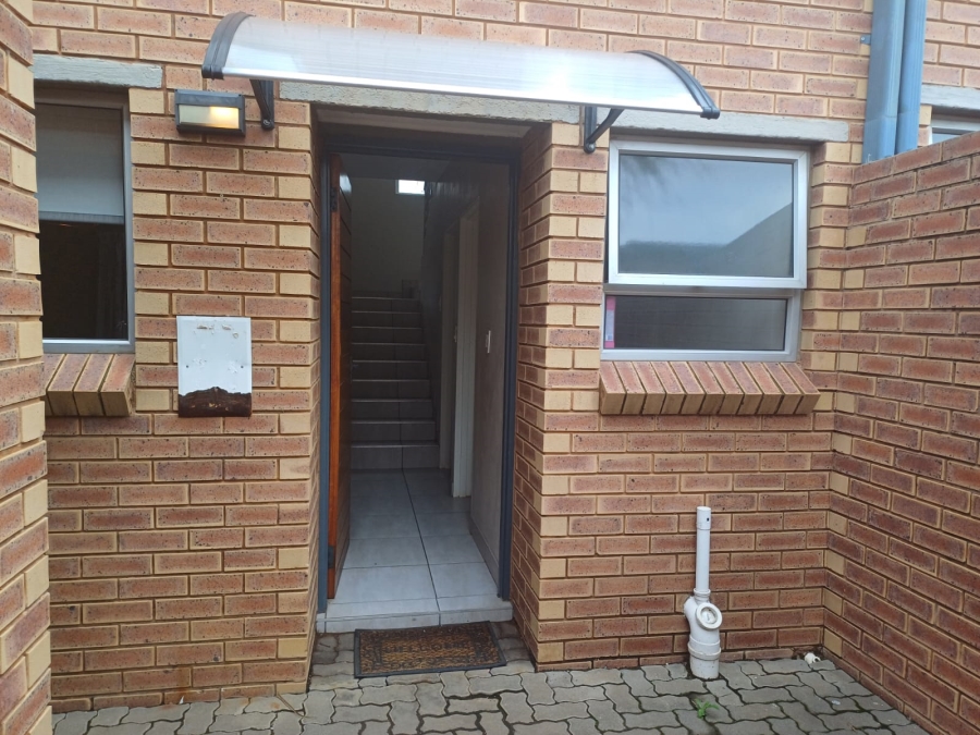 3 Bedroom Property for Sale in Glen Marais Gauteng