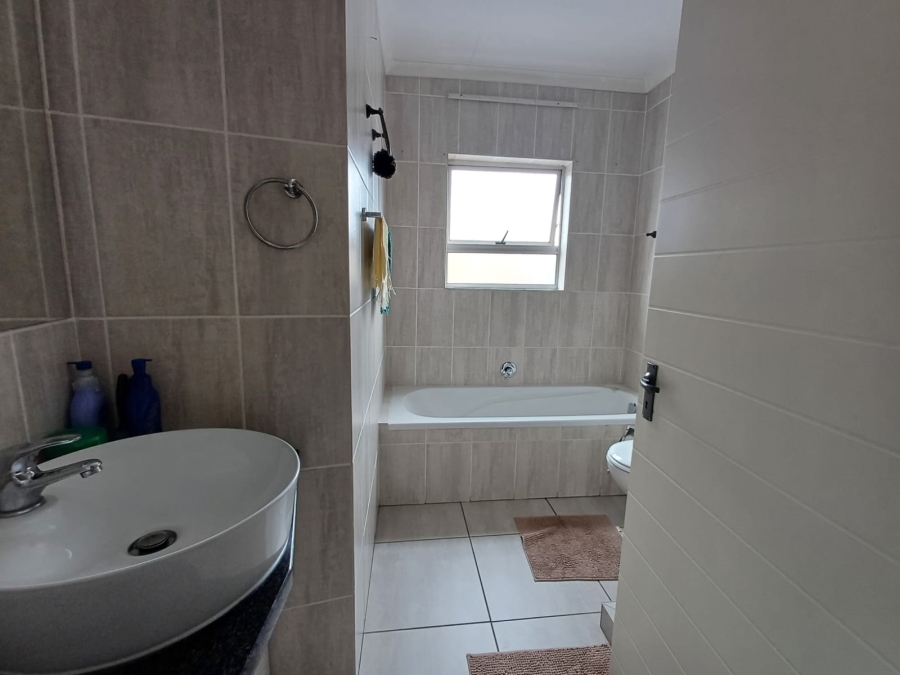 3 Bedroom Property for Sale in Glen Marais Gauteng