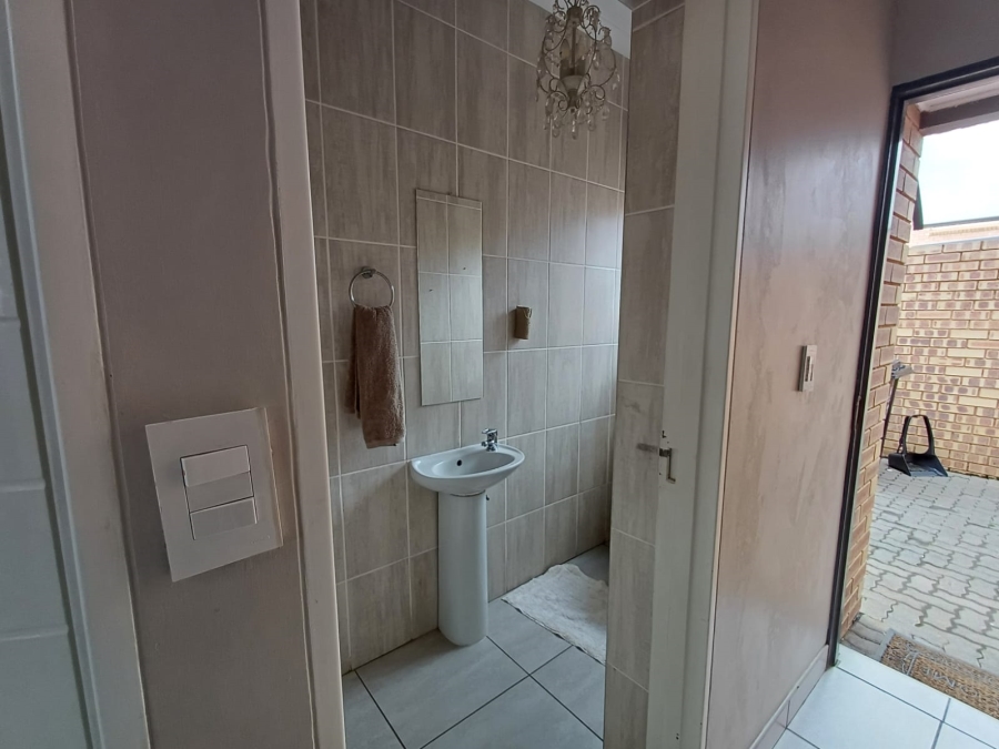 3 Bedroom Property for Sale in Glen Marais Gauteng