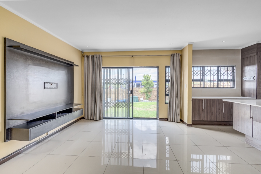 3 Bedroom Property for Sale in Noordwyk Gauteng