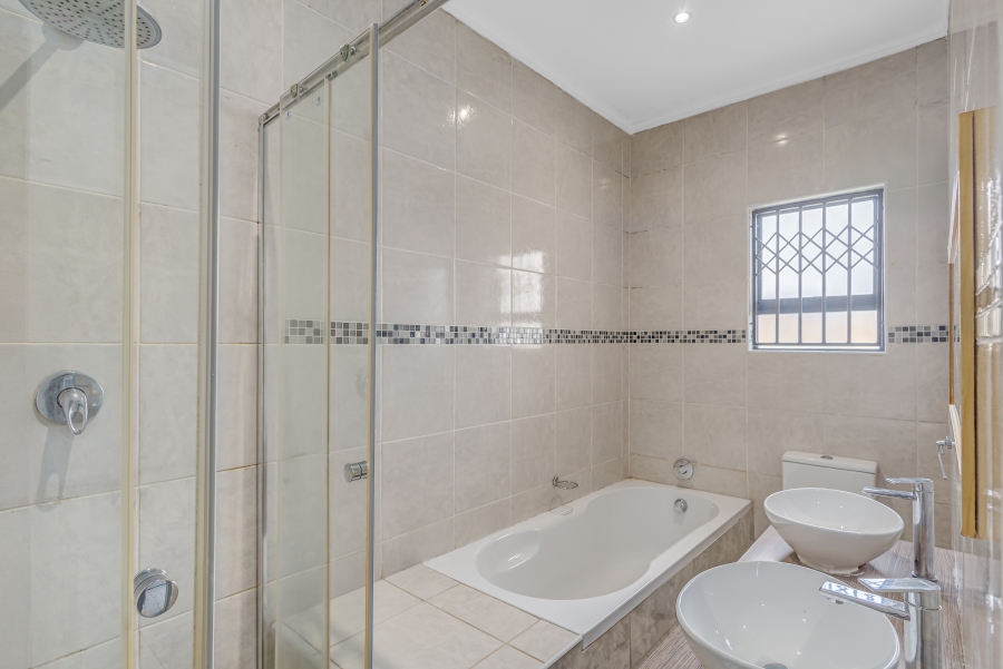 3 Bedroom Property for Sale in Noordwyk Gauteng