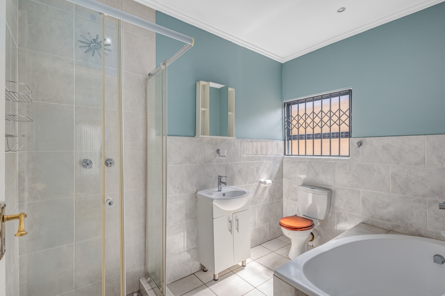 3 Bedroom Property for Sale in Noordwyk Gauteng