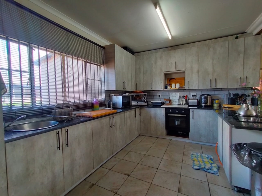 2 Bedroom Property for Sale in Bootha A H Gauteng