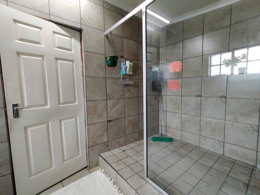 2 Bedroom Property for Sale in Bootha A H Gauteng