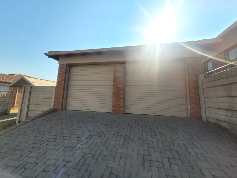 3 Bedroom Property for Sale in Olievenhoutbosch Gauteng