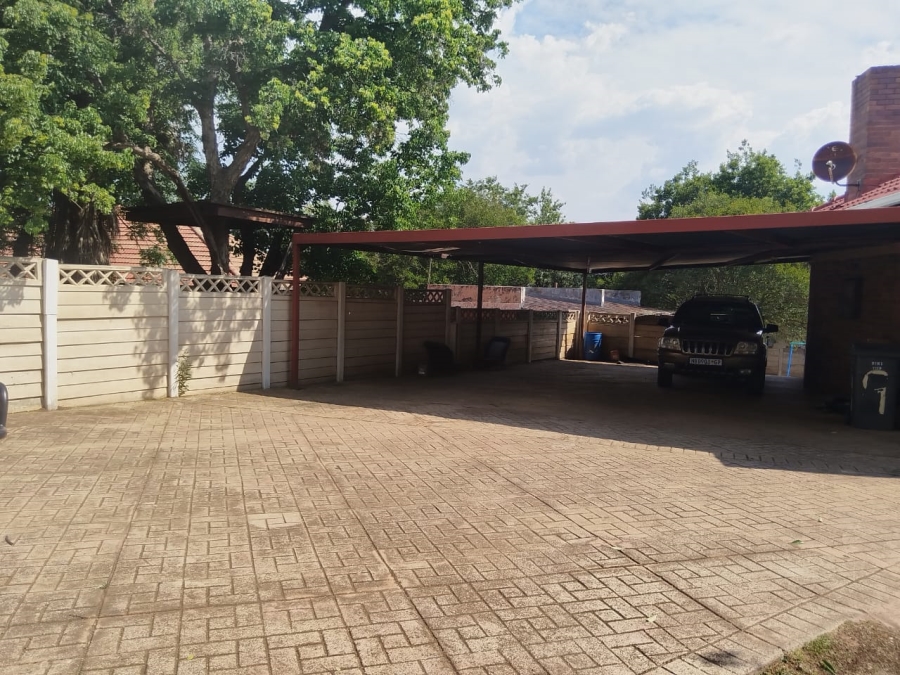 3 Bedroom Property for Sale in Lombardy East Gauteng