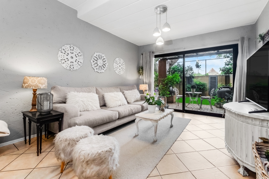 To Let 2 Bedroom Property for Rent in Pineslopes Gauteng