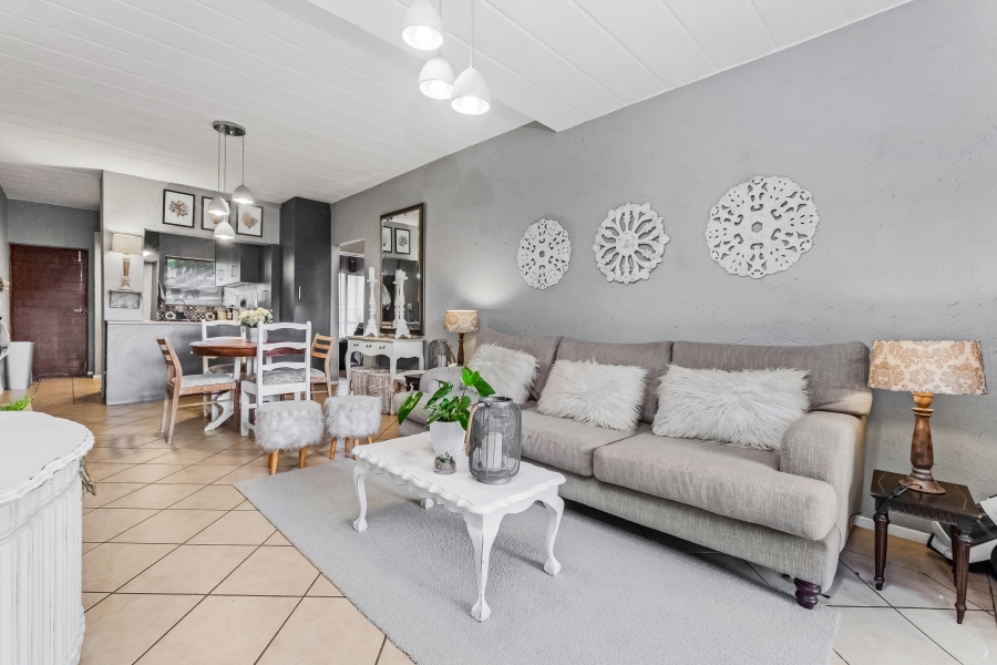 To Let 2 Bedroom Property for Rent in Pineslopes Gauteng