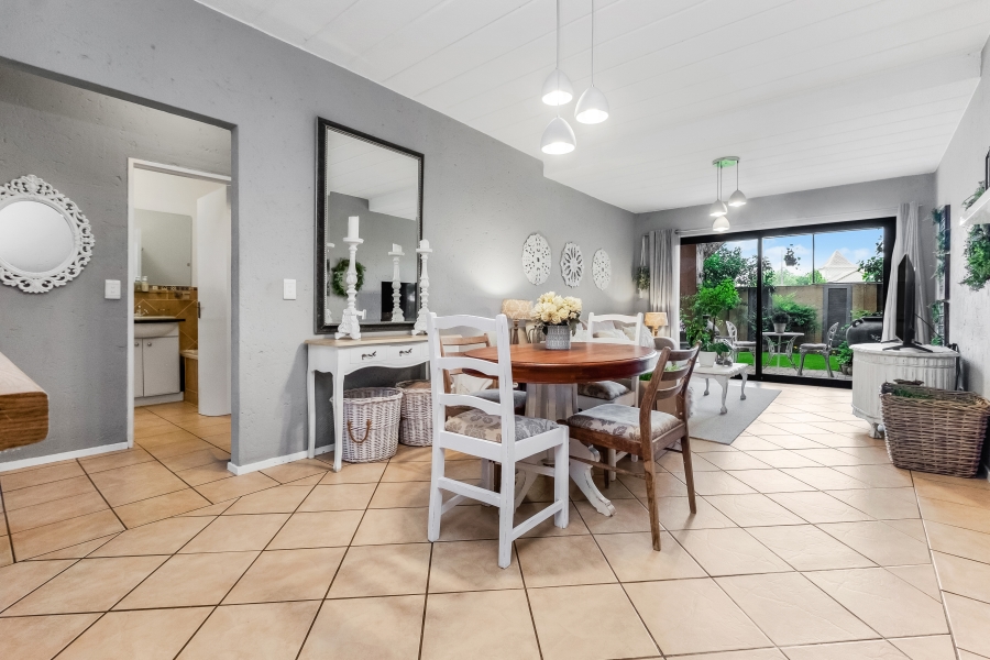 To Let 2 Bedroom Property for Rent in Pineslopes Gauteng