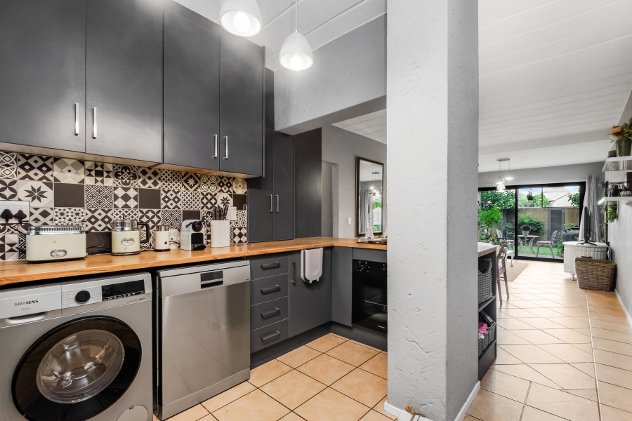 To Let 2 Bedroom Property for Rent in Pineslopes Gauteng