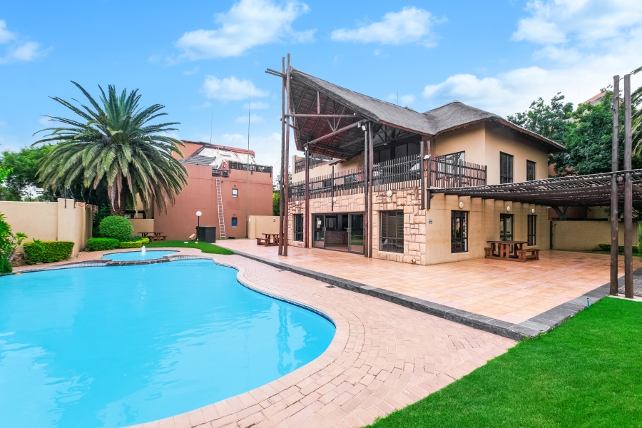 To Let 2 Bedroom Property for Rent in Pineslopes Gauteng