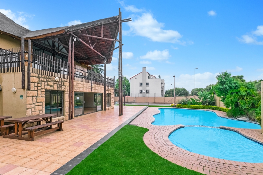 To Let 2 Bedroom Property for Rent in Pineslopes Gauteng