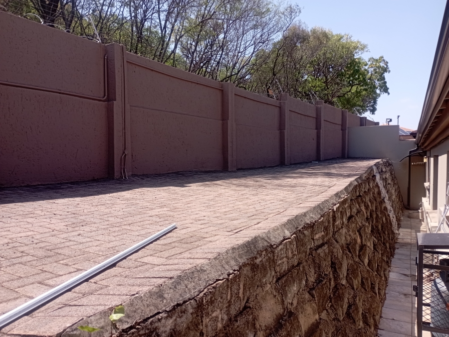 3 Bedroom Property for Sale in Bassonia Gauteng