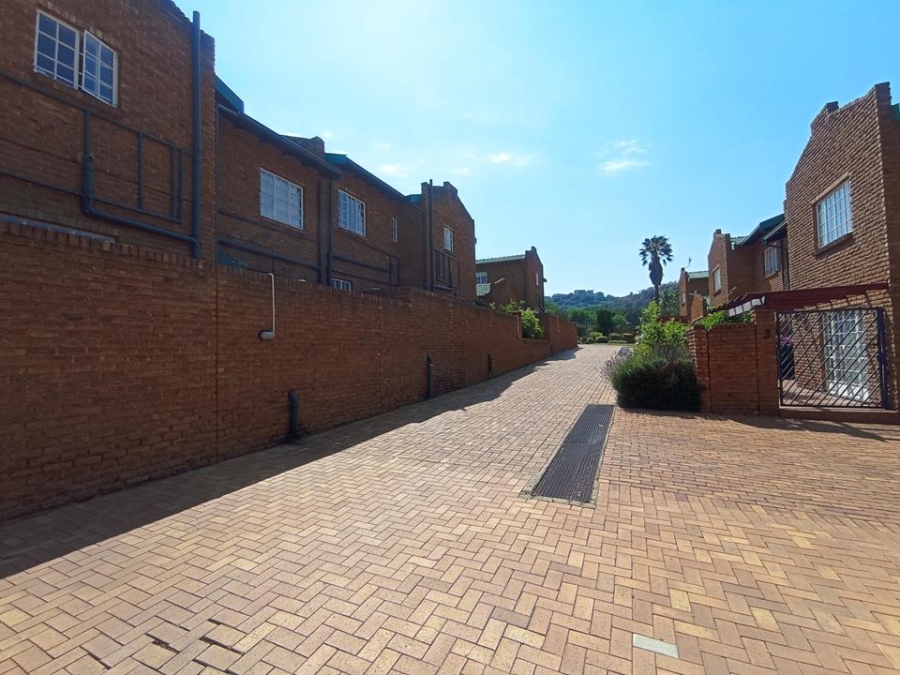 4 Bedroom Property for Sale in Bassonia Gauteng