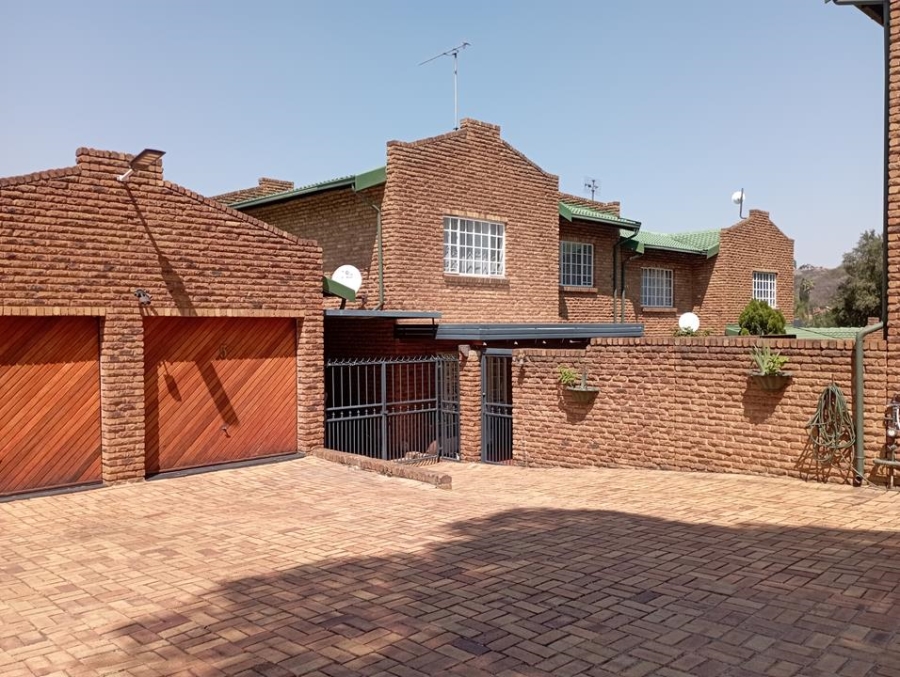 4 Bedroom Property for Sale in Bassonia Gauteng