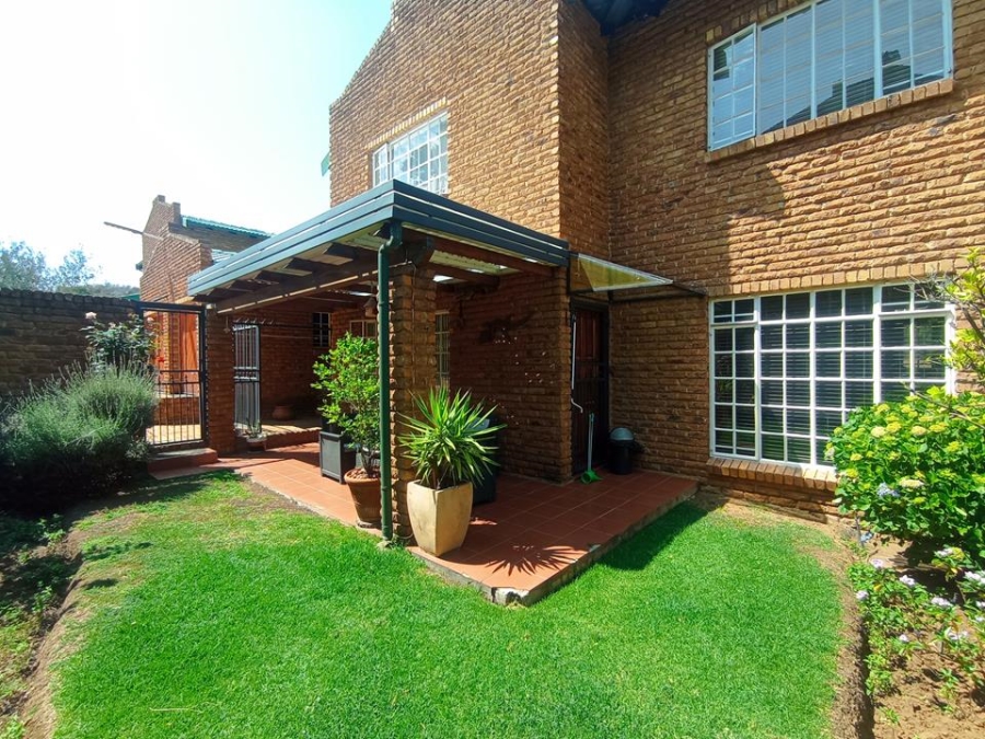 4 Bedroom Property for Sale in Bassonia Gauteng