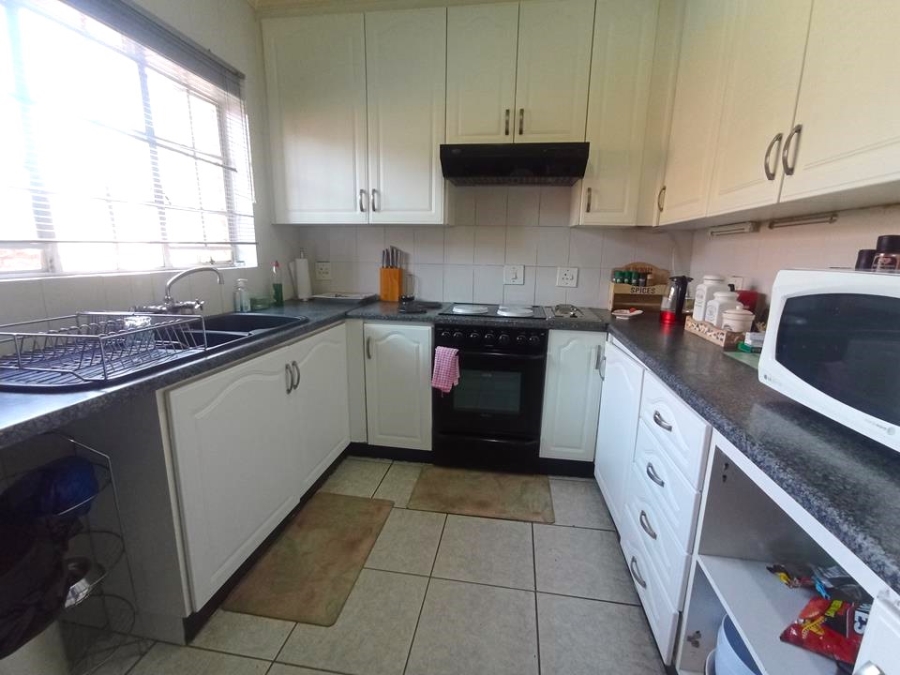 4 Bedroom Property for Sale in Bassonia Gauteng