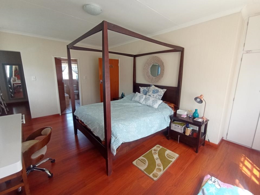 4 Bedroom Property for Sale in Bassonia Gauteng