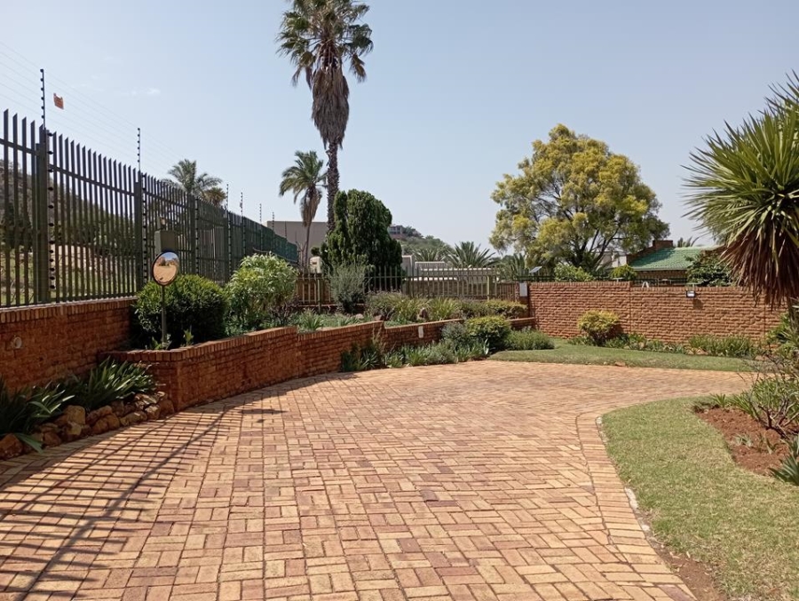 4 Bedroom Property for Sale in Bassonia Gauteng