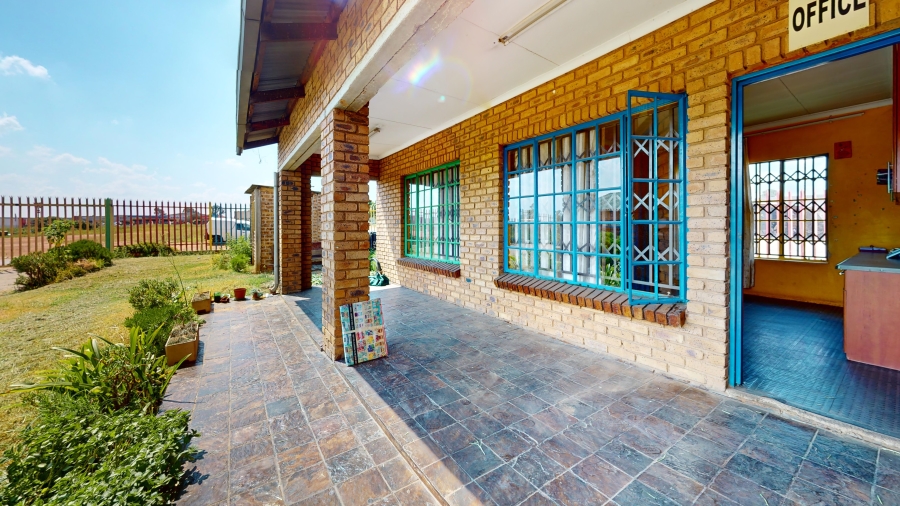 Commercial Property for Sale in Crystal Park Gauteng