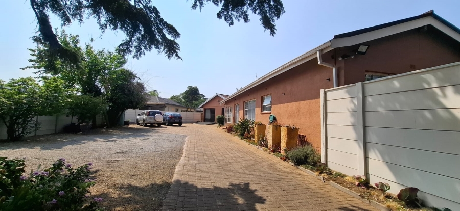 5 Bedroom Property for Sale in Kenmare Gauteng