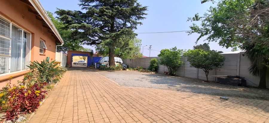 5 Bedroom Property for Sale in Kenmare Gauteng