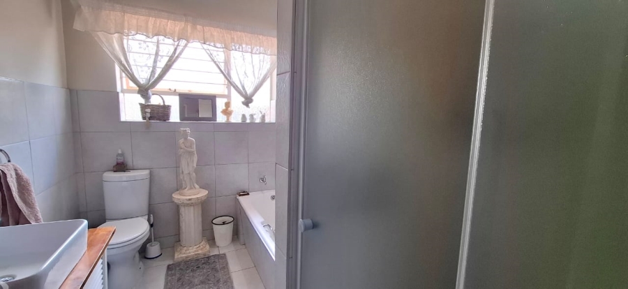 5 Bedroom Property for Sale in Kenmare Gauteng