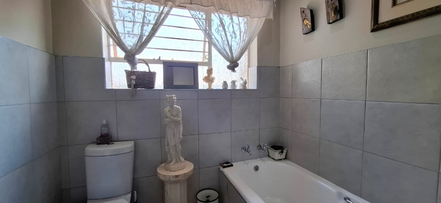 5 Bedroom Property for Sale in Kenmare Gauteng