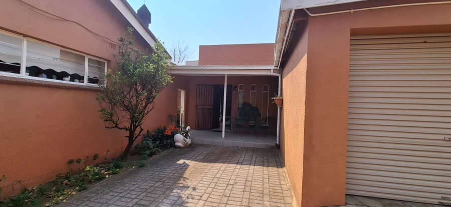 5 Bedroom Property for Sale in Kenmare Gauteng