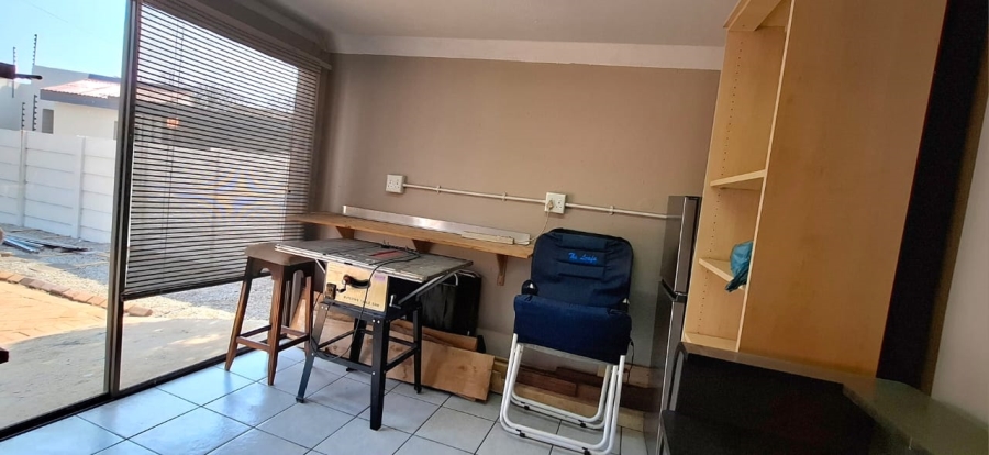 5 Bedroom Property for Sale in Kenmare Gauteng