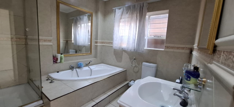 5 Bedroom Property for Sale in Kenmare Gauteng