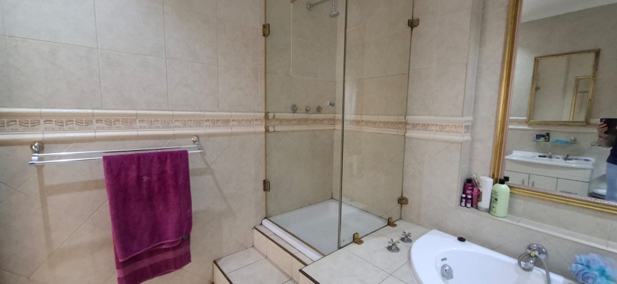 5 Bedroom Property for Sale in Kenmare Gauteng