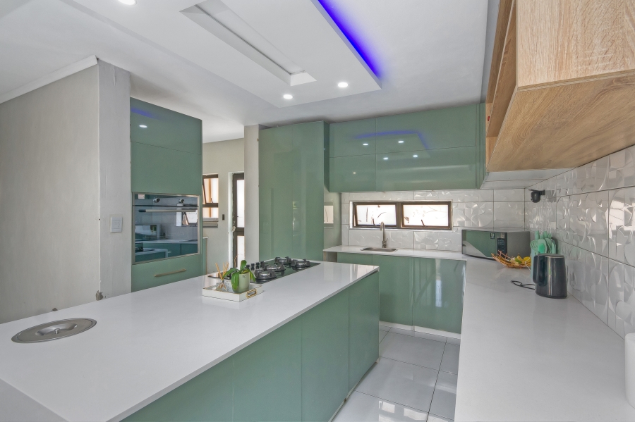 4 Bedroom Property for Sale in Noordwyk Gauteng