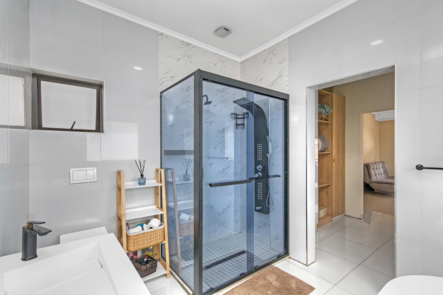 4 Bedroom Property for Sale in Noordwyk Gauteng