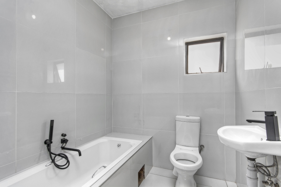 4 Bedroom Property for Sale in Noordwyk Gauteng