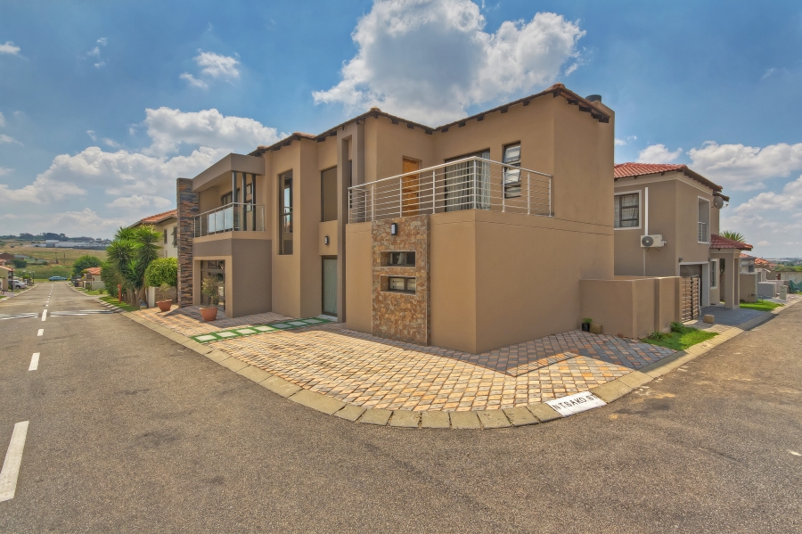 4 Bedroom Property for Sale in Noordwyk Gauteng