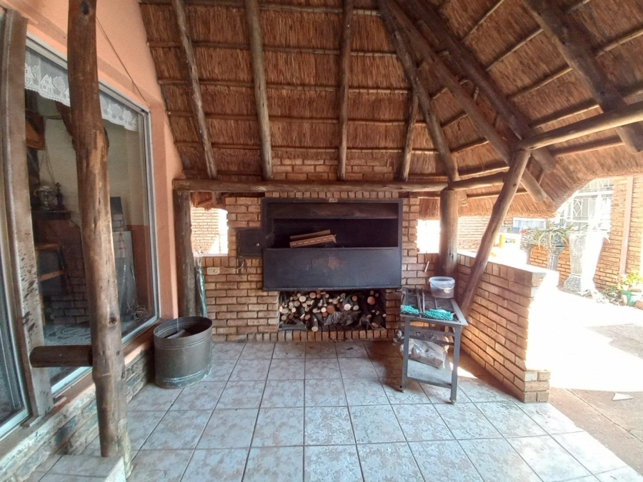 4 Bedroom Property for Sale in Dwarskloof Gauteng