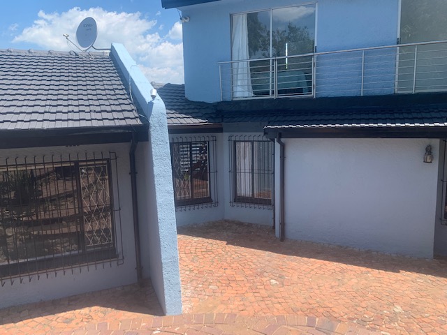 4 Bedroom Property for Sale in Ridgeway Gauteng