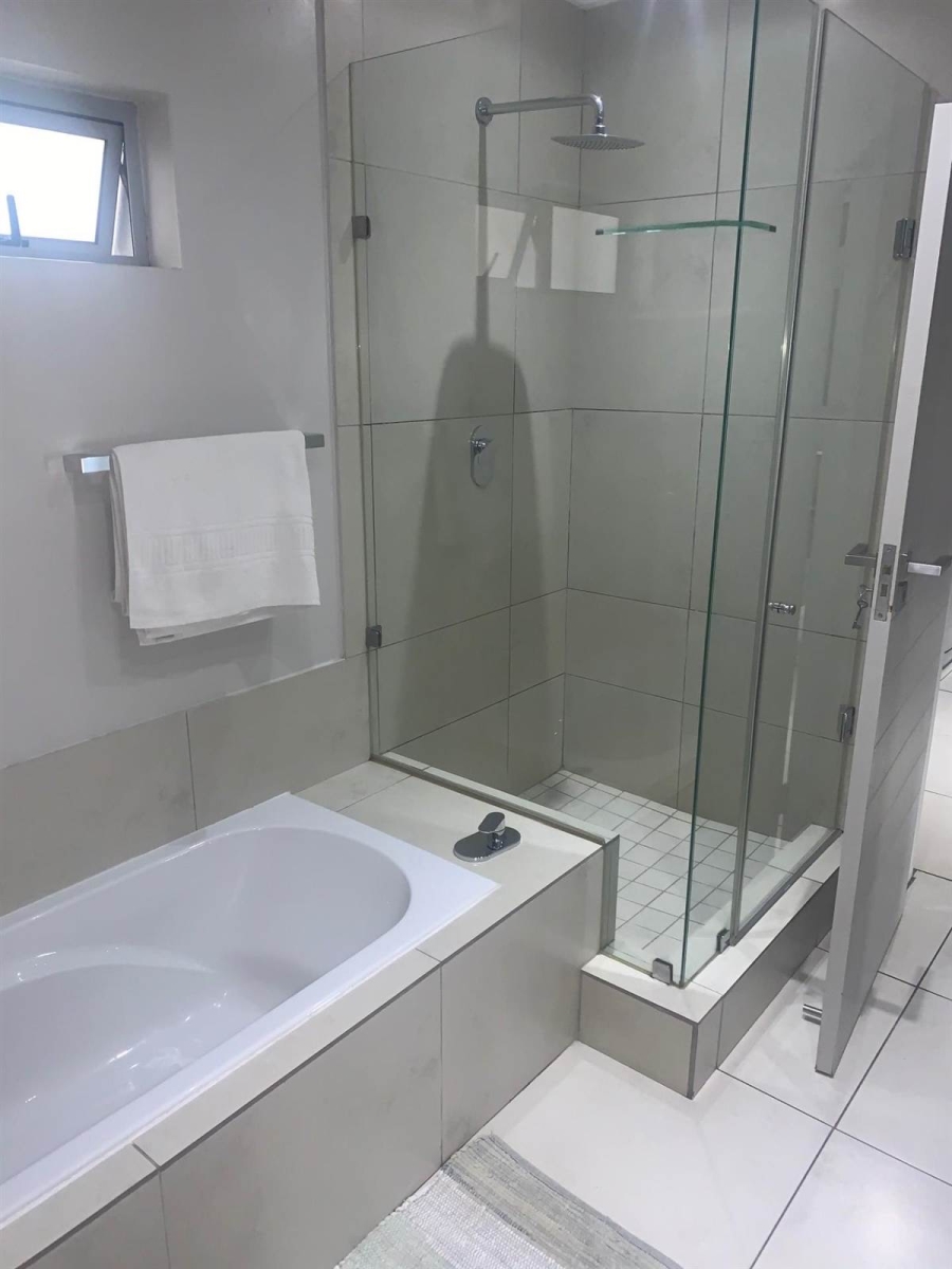 To Let 2 Bedroom Property for Rent in Sandown Gauteng
