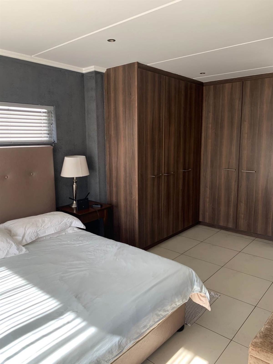 To Let 2 Bedroom Property for Rent in Sandown Gauteng